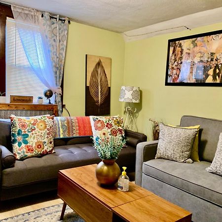 Cozy 2Nd Floor Apartment With Private Entrance Chicopee Exterior foto