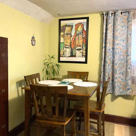 Cozy 2Nd Floor Apartment With Private Entrance Chicopee Exterior foto